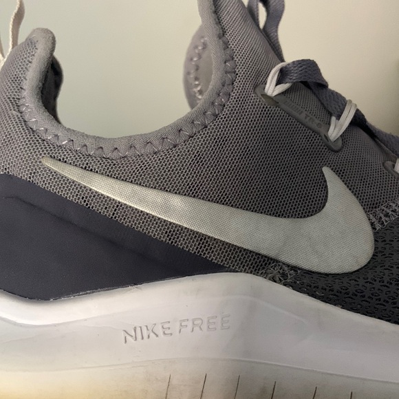 NIKE FREE TR-8 WOMENS - EUC - Picture 9 of 12